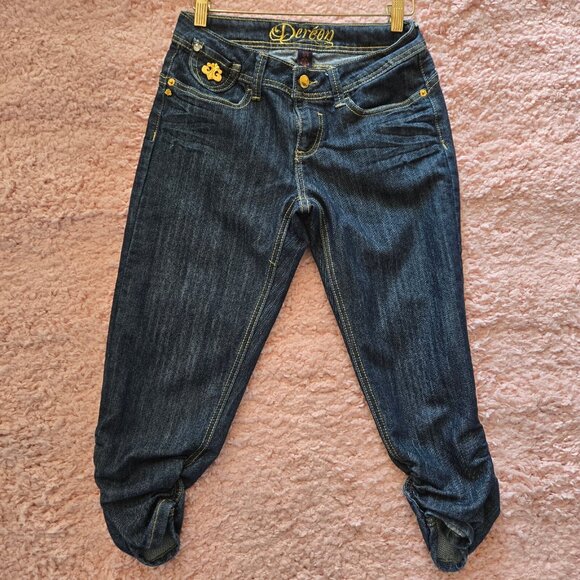 Y2K Dereon Low Rise Capri Jeans Size 3/4 Dark Wash Embroidered Fleur De Lis - Picture 2 of 8